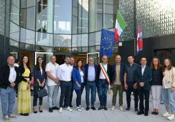 Il saluto degli amministratori all'entarta nel nuovo polo il primo giorno di scuola